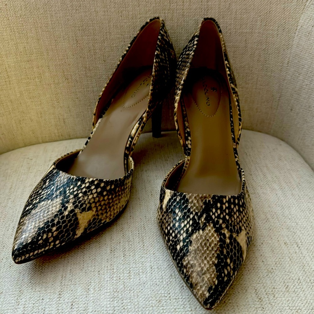 Snake Print brownish/beige and some light gray element’s close toe